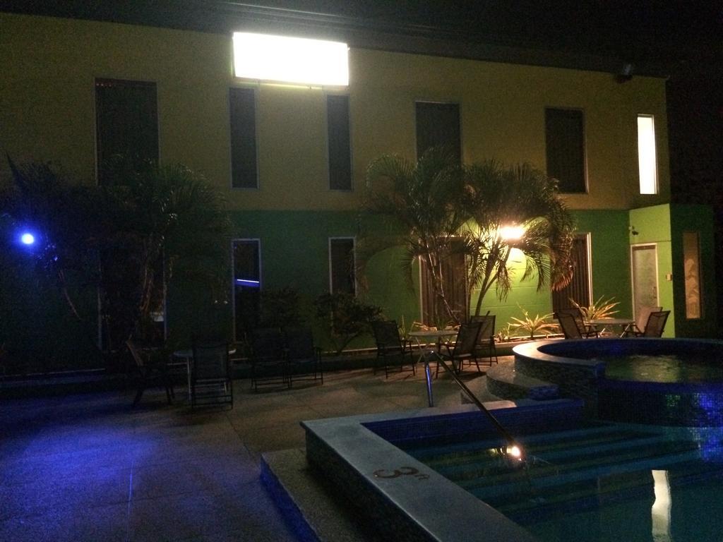 Airport Suites Hotel Piarco Dış mekan fotoğraf