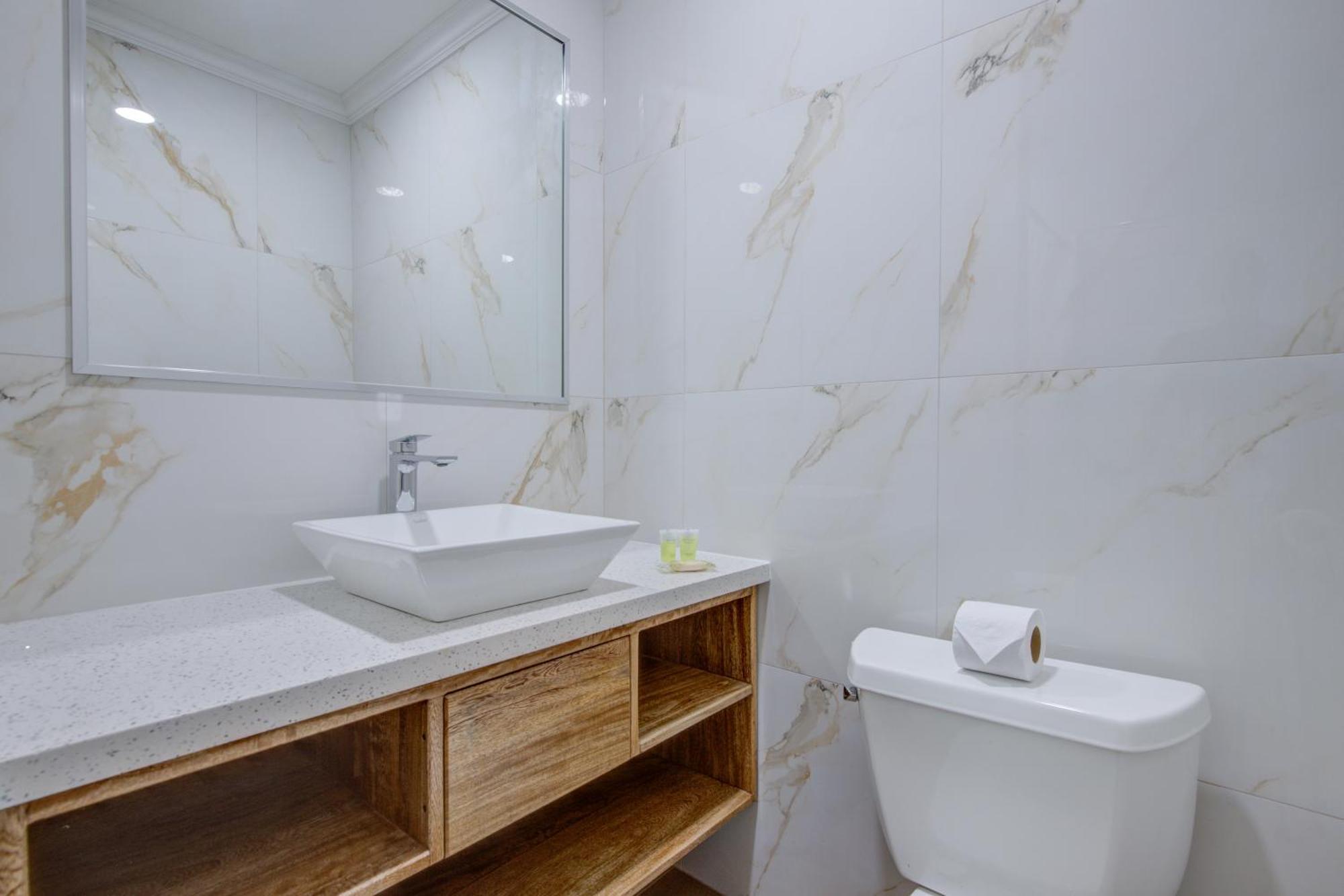 Airport Suites Hotel Piarco Dış mekan fotoğraf