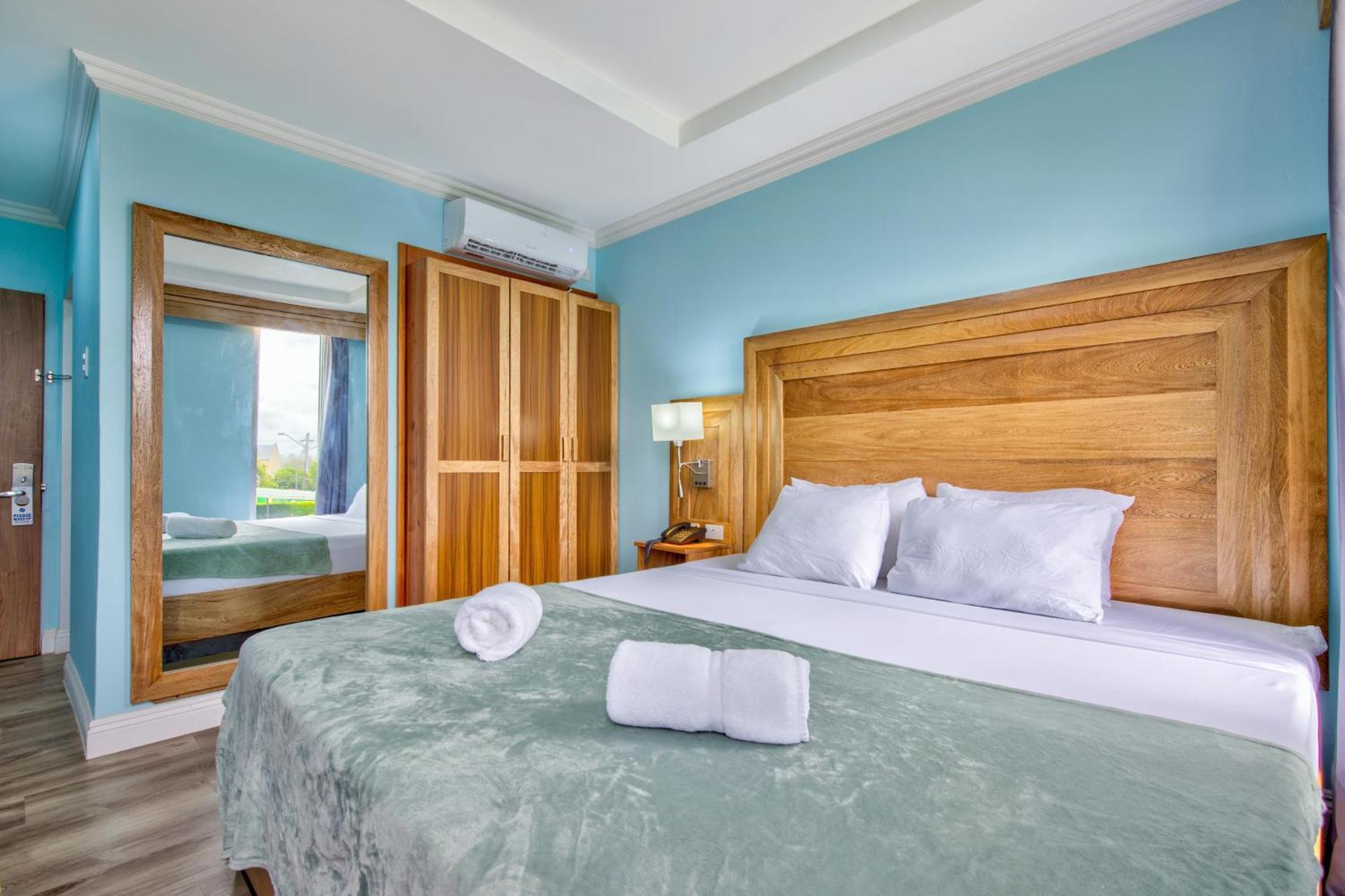 Airport Suites Hotel Piarco Dış mekan fotoğraf