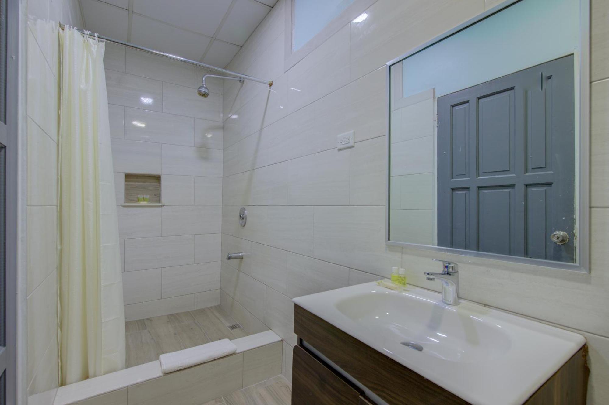 Airport Suites Hotel Piarco Dış mekan fotoğraf