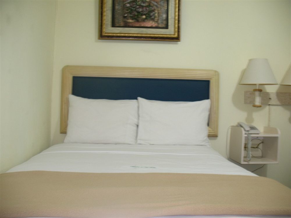 Airport Suites Hotel Piarco Dış mekan fotoğraf